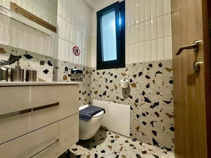 Bathroom 3, Alki-House, Attica