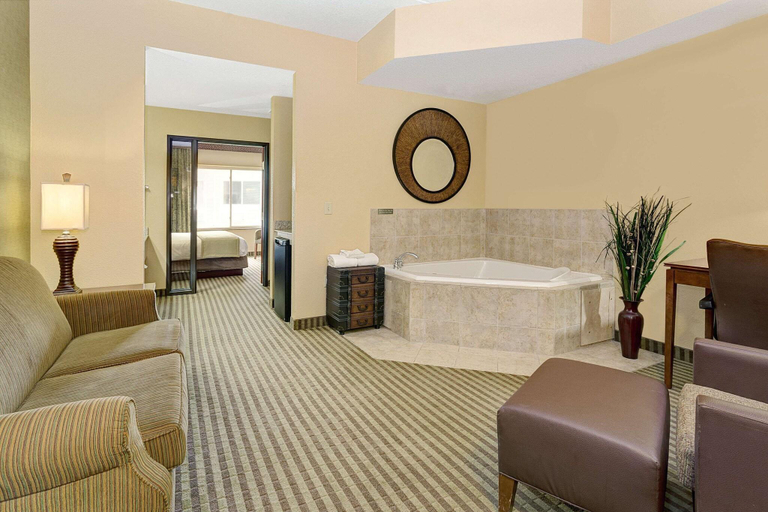 Bedroom 3, Days Inn by Wyndham Cheyenne, Laramie
