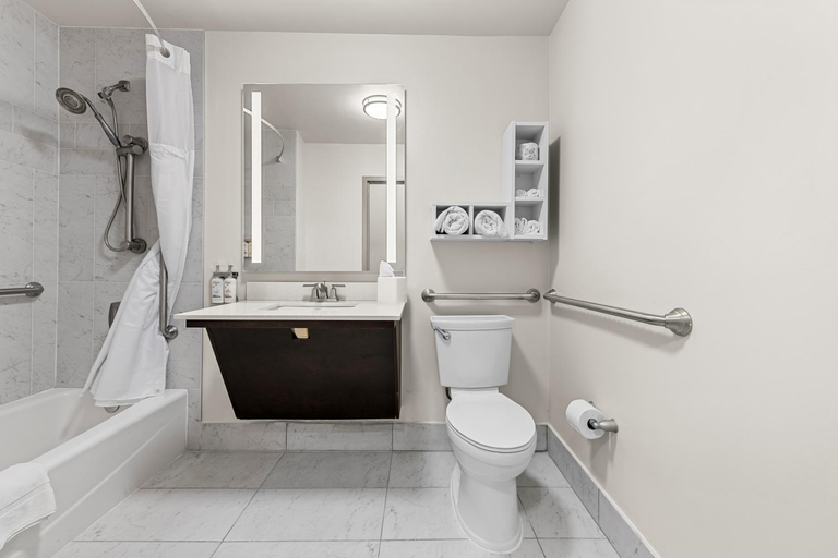 Bathroom 5, Holiday Inn Express SAINT SIMONS ISLAND by IHG, Glynn