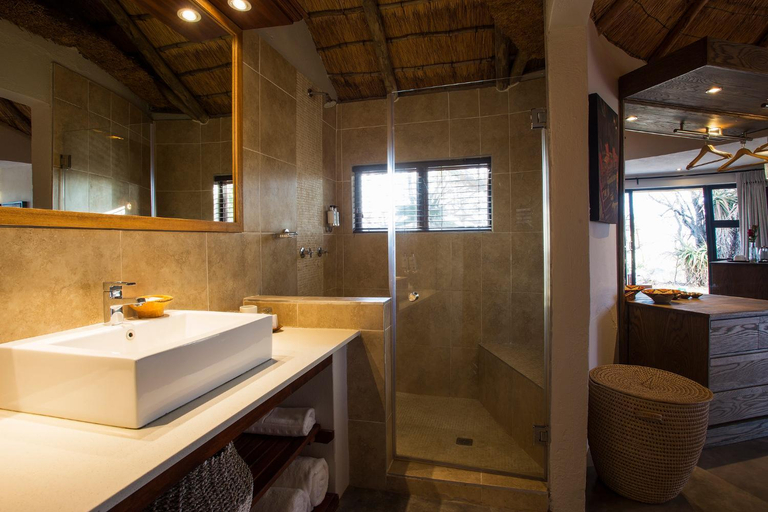 Bathroom 4, Klaserie Drift, Ehlanzeni