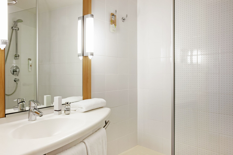 Bathroom 5, ibis Liège Seraing, Liège