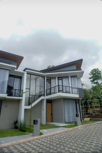 Exterior & Views 2, Lapila - Villa Syariah Batu, Malang