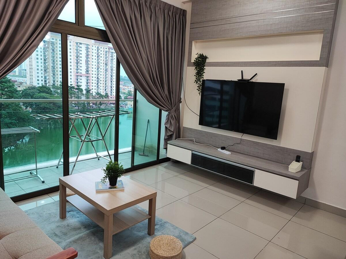 Others 5, Mount Austin Lake View Comfy Staycation, Johor Bahru