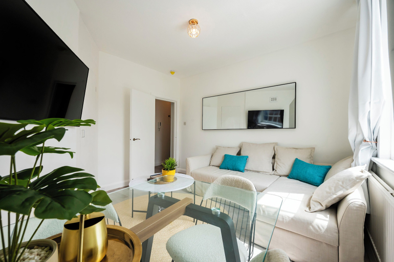 Others 4, Modern London stay near Nothing Hill, London