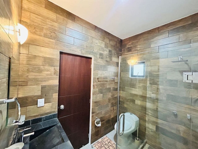 Bathroom 4, Aleman Apartments, Mazatlán