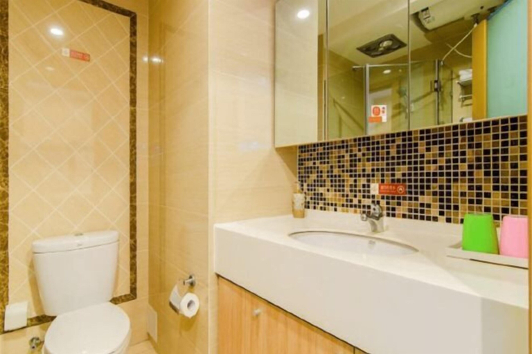 Bathroom, Yisuli Hotel (Dalian Hi-tech Wanda Plaza), Dalian