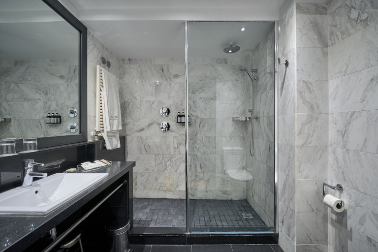 Bathroom 5, Catalonia Port, Barcelona