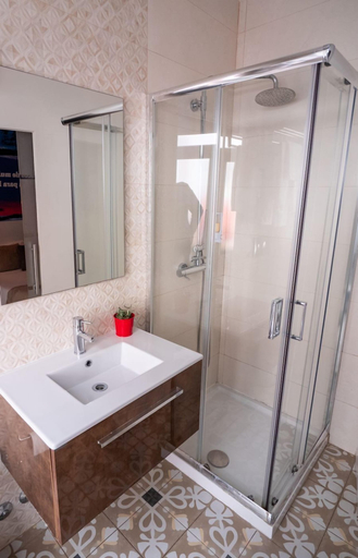 Bathroom 3, Guest House Stories, Beja