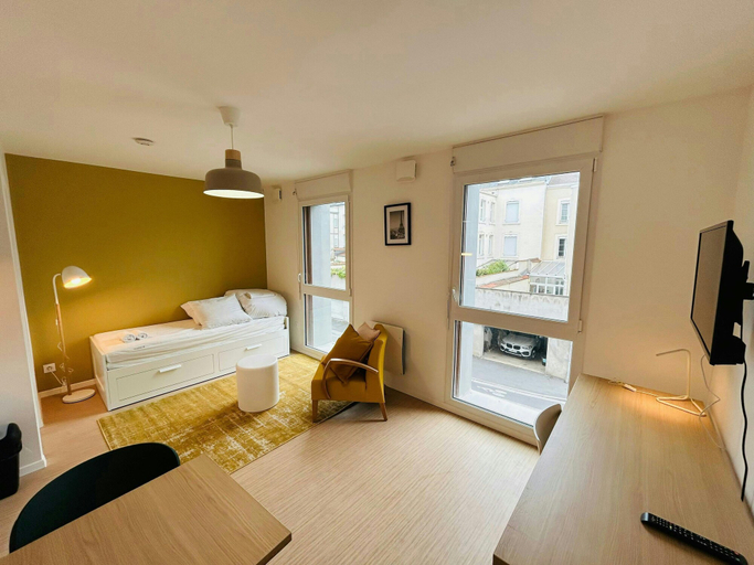 Room 3, We Live In R - Suite 202, Marne