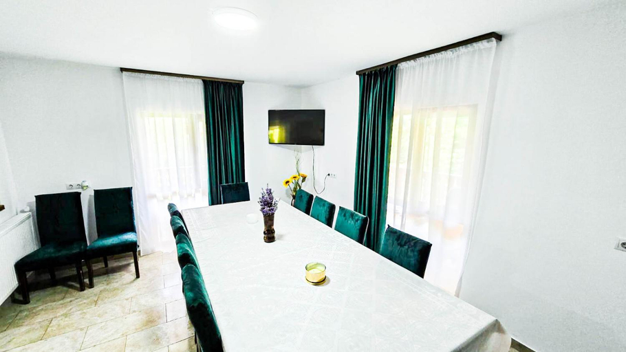 Shared lounge/TV area, Cabana din Deal, Bistra