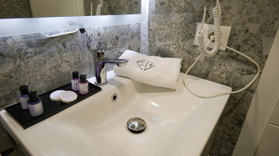 Bathroom 5, 313 Villa, Tiranës