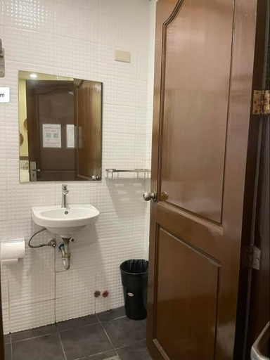Bathroom 5, Park Avenue Boutique Hotel, Pasay City