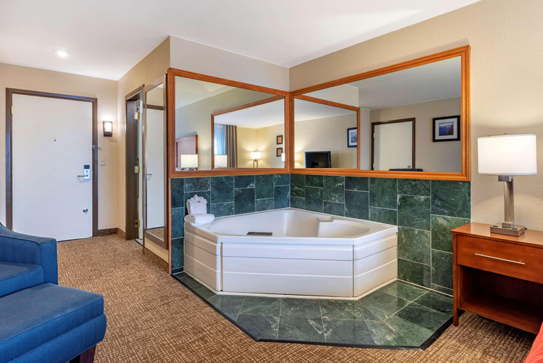 Bathroom 4, Comfort Inn & Suites Klamath Falls, Klamath
