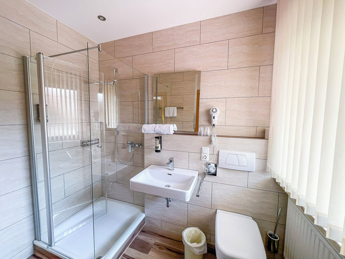 Bathroom 5, Forellenhof, Bayreuth