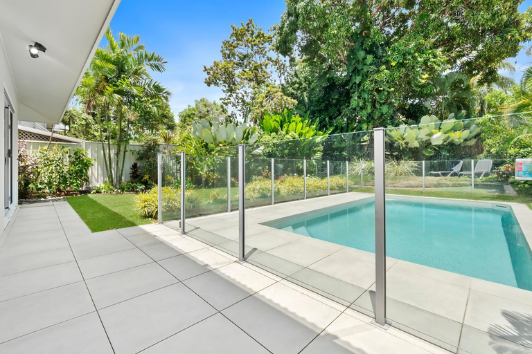 Others 3, The Havannah Beachfront House with Heated Pool, Cairns