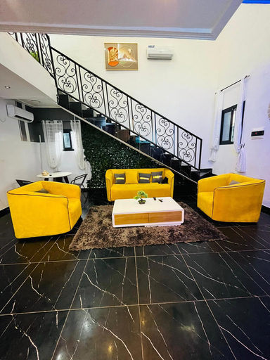 Others 3, Residence Tade, Wouri