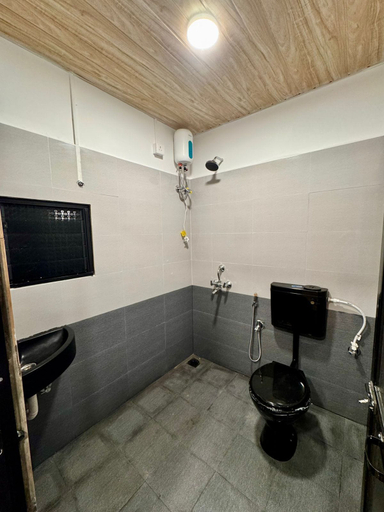 Bathroom 4, Lost Paradise A Social Hostel, North Goa