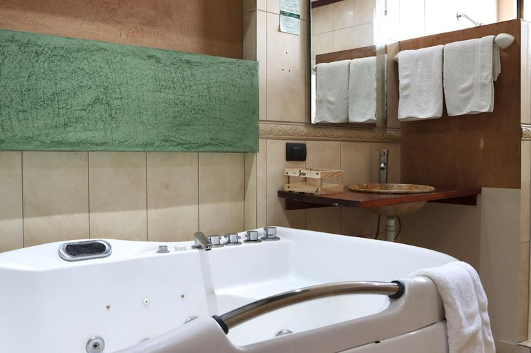 Bathroom 3, Hotel La Amistad, San José