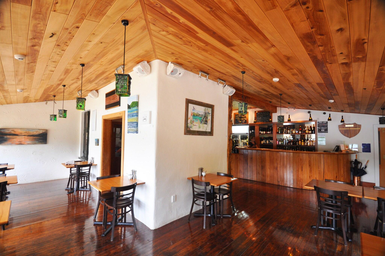 Food & Drinks 4, Lochmara Lodge, Marlborough