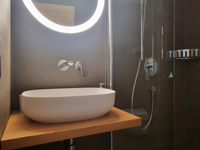 Bathroom 3, Kapitel 7 Boutique-Hotel, West Raron