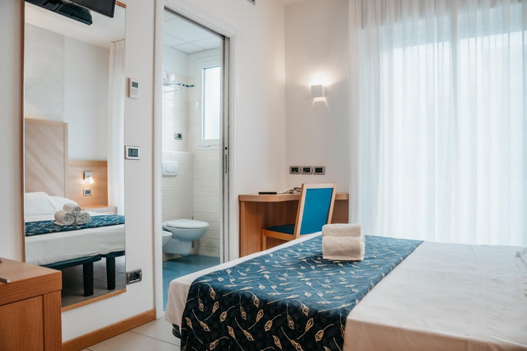 Bedroom 3, Hotel Tropical, Venezia