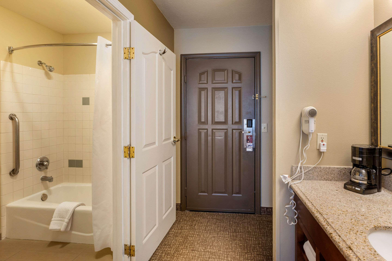 Bathroom 4, Comfort Inn Suites El Centro I 8, Imperial