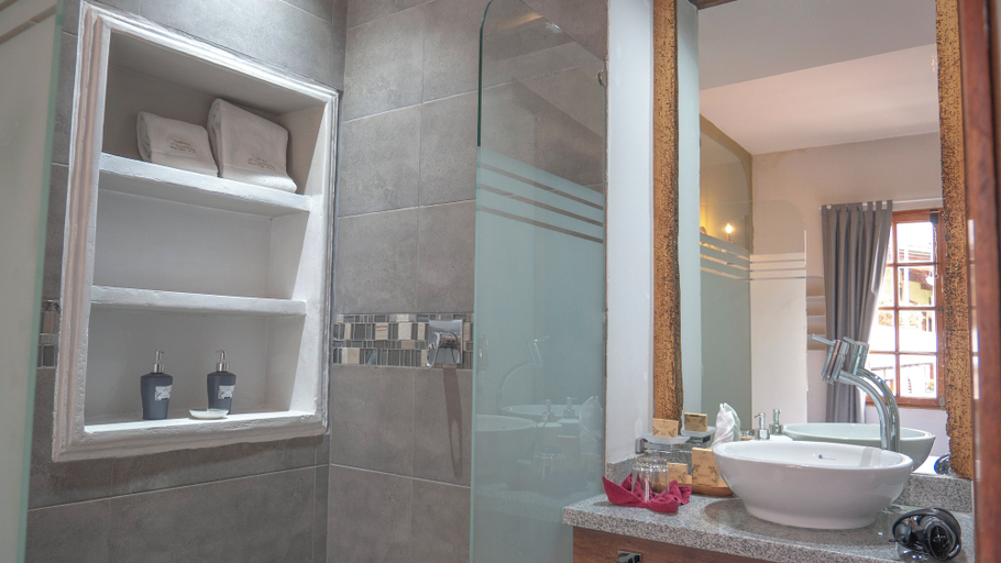 Bathroom 3, Casona 1914 Quito - Gothic Cathedral View Rooftop, Quito