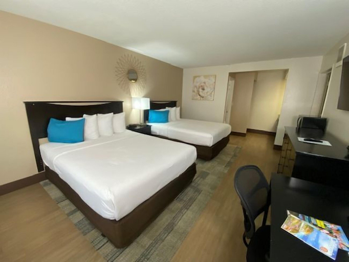 Bedroom 4, Stanford Inn & Suites Anaheim, Orange