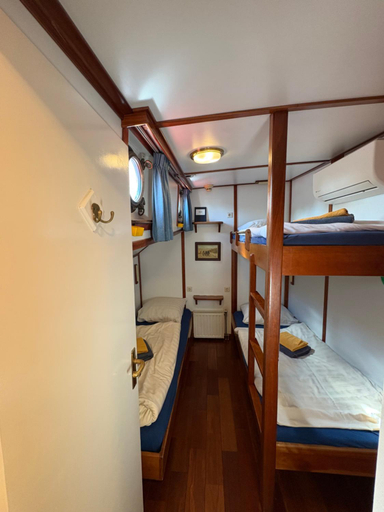 Bedroom 3, Hotelboot Zwaan, Amsterdam