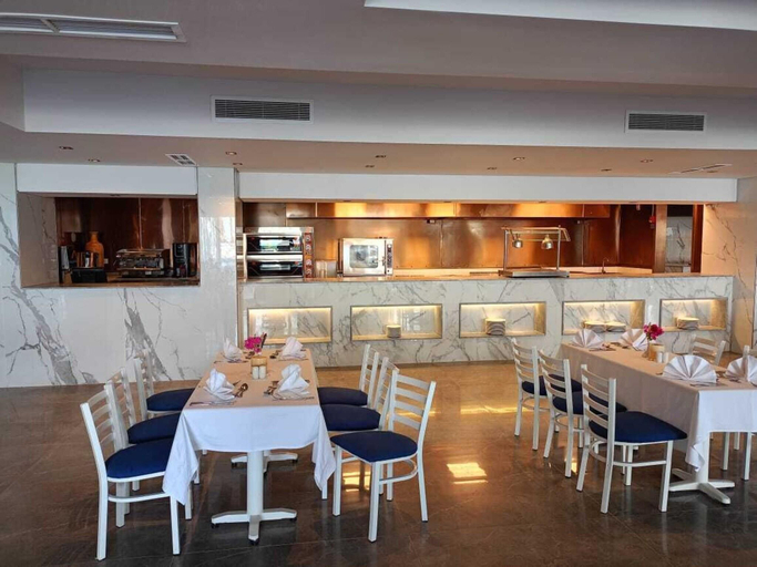 Food & Drinks 5, Porto Sokhna Beach Resort & Spa, 'Ataqah