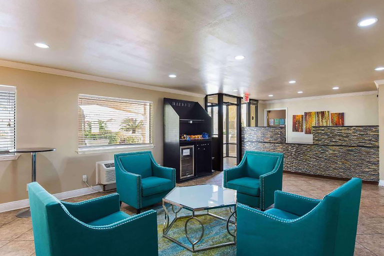 Public Area 2, Days Inn by Wyndham Foley, Baldwin