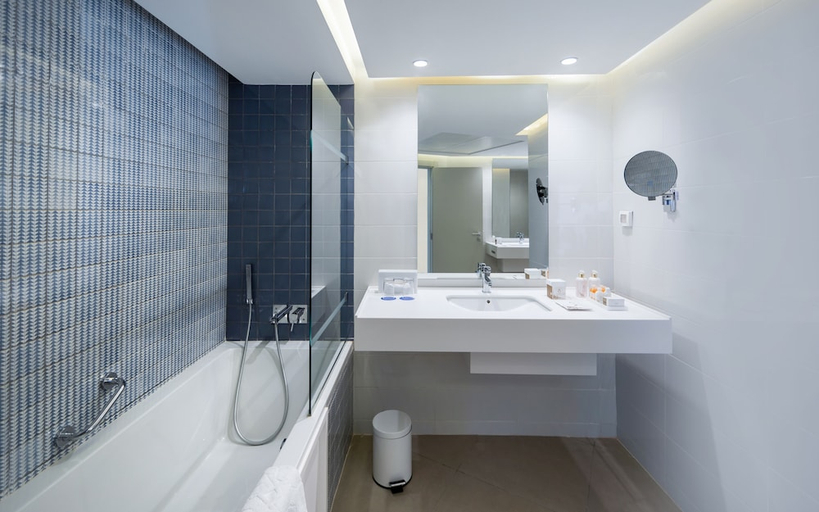 Bathroom 5, Royal Azur Thalasso Golf, Hammamet