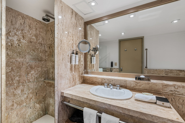 InterContinental Hotels SAO PAULO Room Type - 1 King Classic Club Lounge Access Walk in Shower
