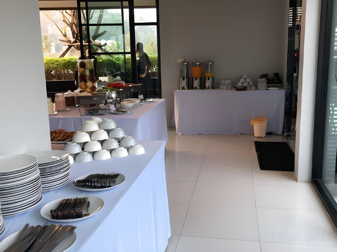 Food & Drinks 5, 6th Avenue Surin Beach, Pulau Phuket