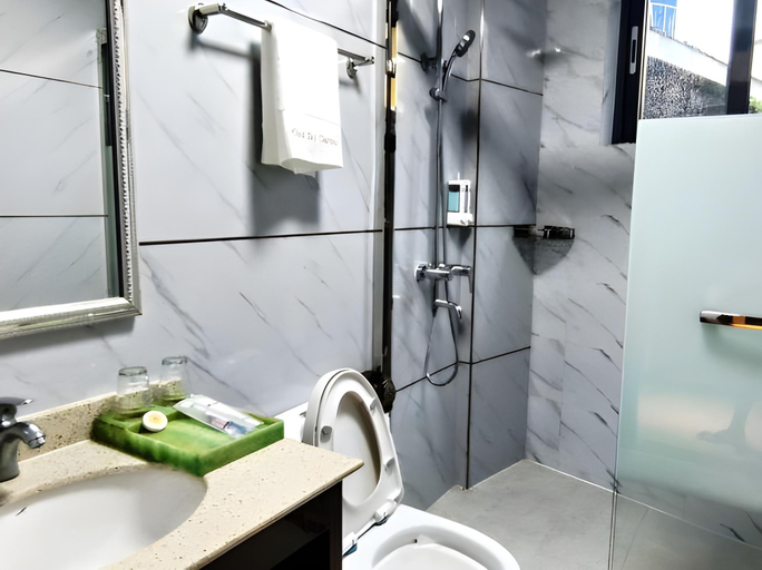 Bathroom 2, Sky Garden Hotel, Coron