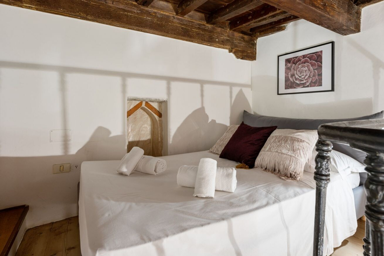 Bedroom 2, Palazzo Pitti Apartment with Terrace, Florence