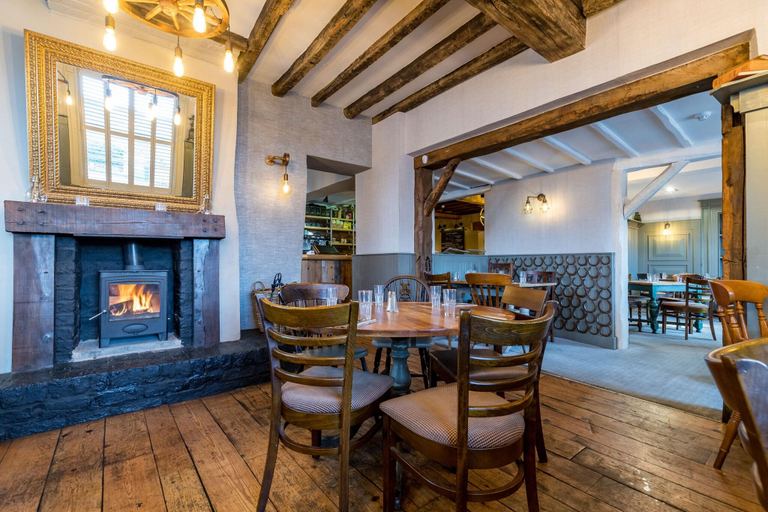 Food & Drinks 5, The Littleton Arms, Staffordshire