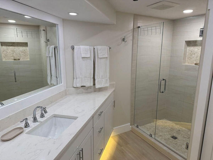 Bathroom 1, Surfside Resort #1406, Walton