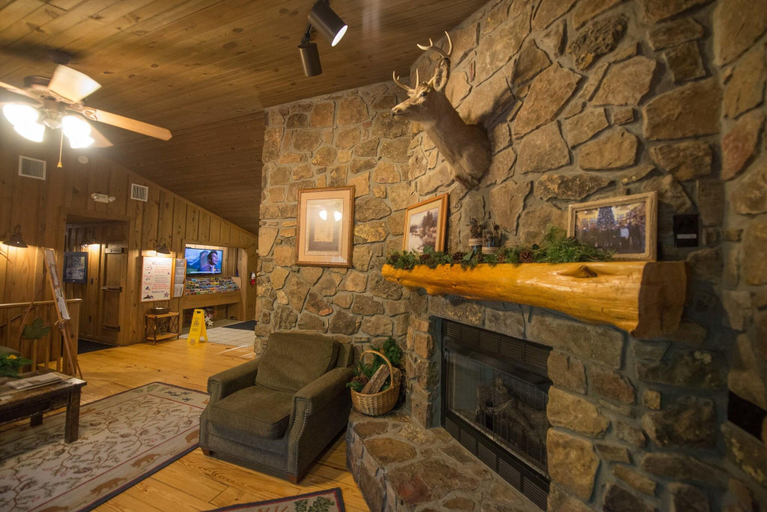Public Area 2, Cabins at Green Mountain, Taney