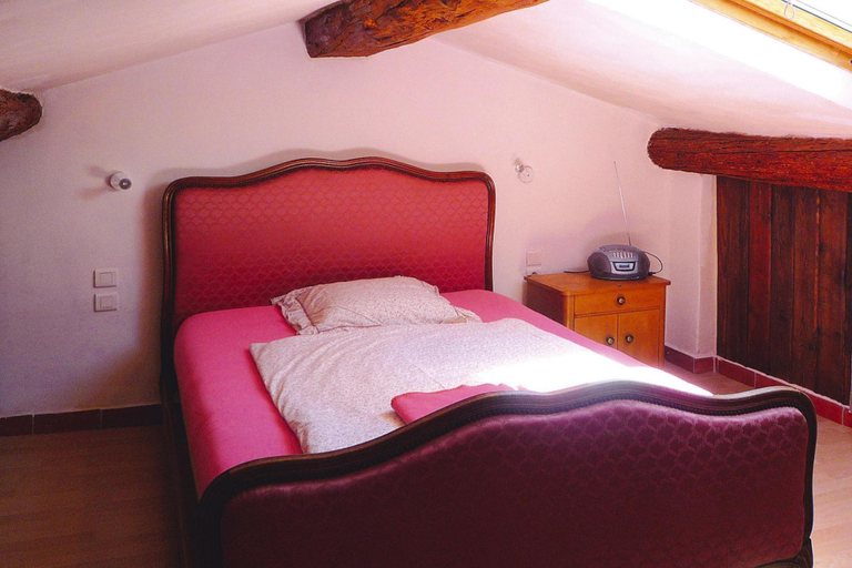 Bedroom, Cozy Noves Home with Pool Access, Bouches-du-Rhône