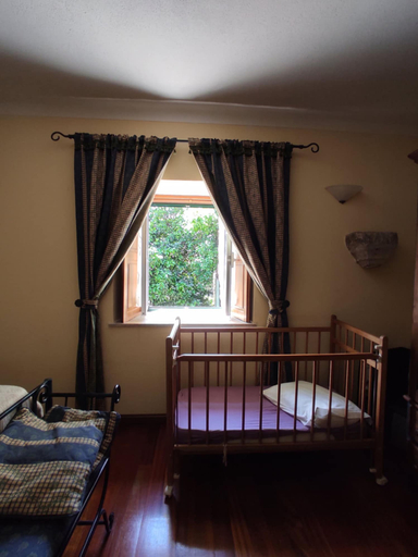 Room 5, Rustic Terrace2 Bedrooms Farm House, Celorico da Beira