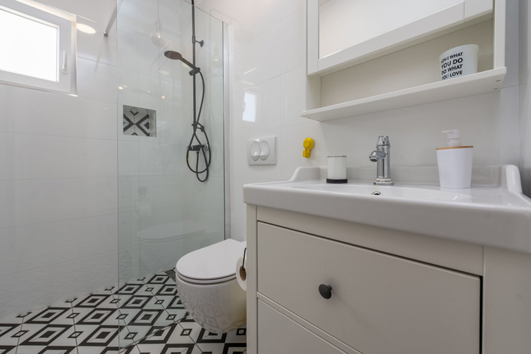 Bathroom 4, Villa Pine, Kali