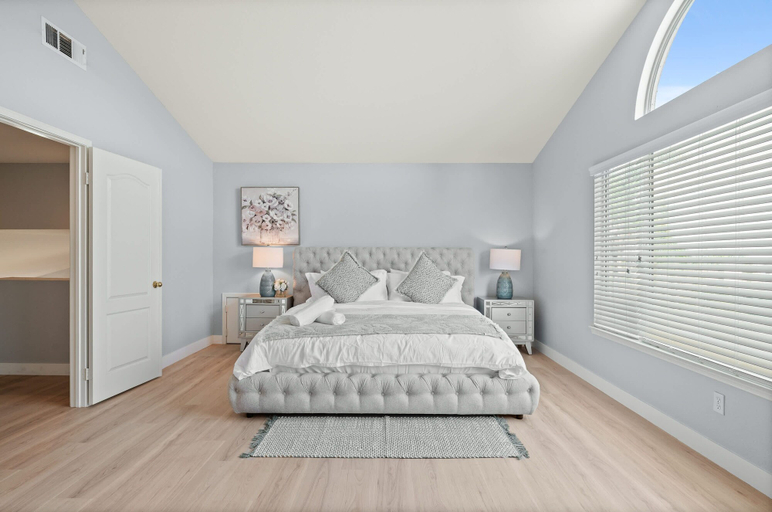 Room 2, Bright Designer Home w Pool Near Everything, San Bernardino
