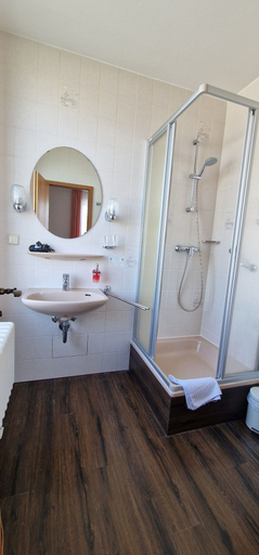 Bathroom 5, Hotel Restaurant Wilhelmsbad, Goslar