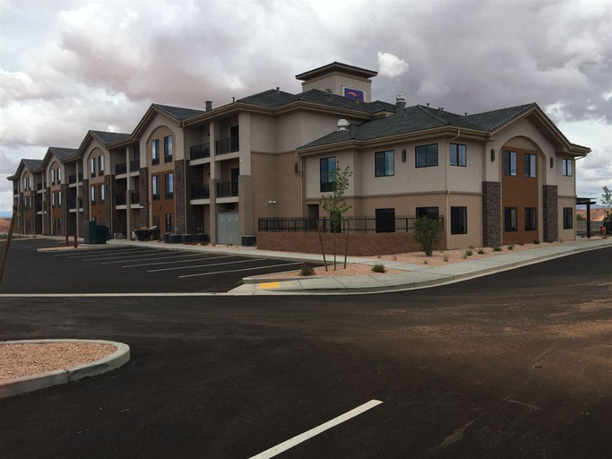 Exterior & Views 2, Sleep Inn & Suites Page, Coconino