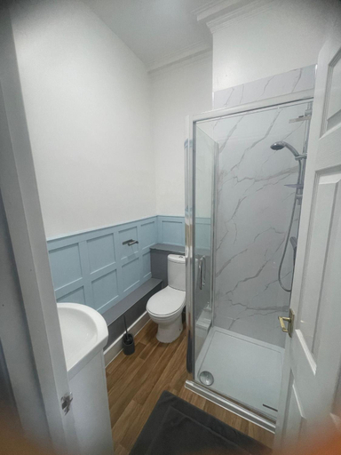 Bathroom 4, Crockets Hotel, Newcastle upon Tyne