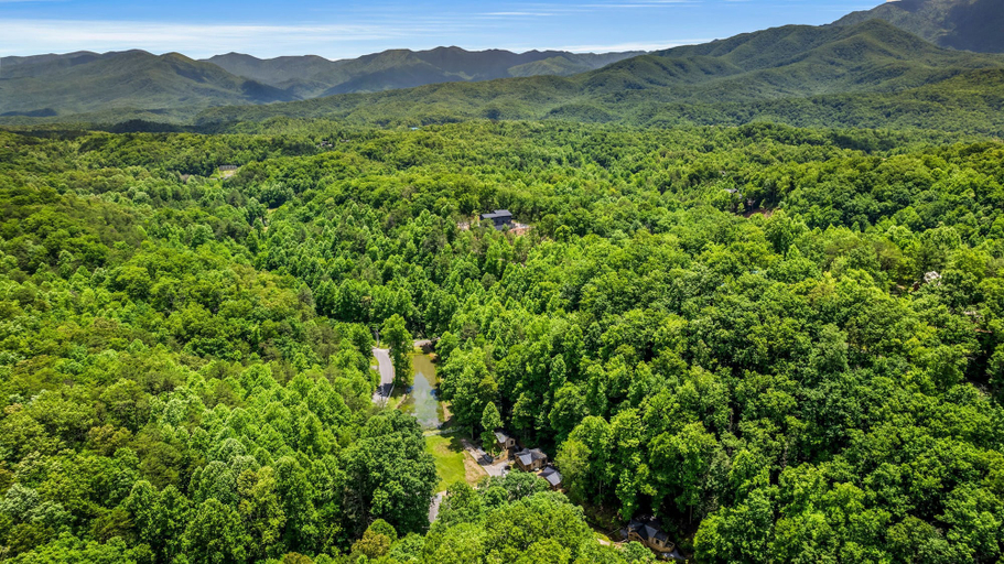 Room 2, 5 Cabins in Gburg Sleeps 16 Firepit Games, Sevier