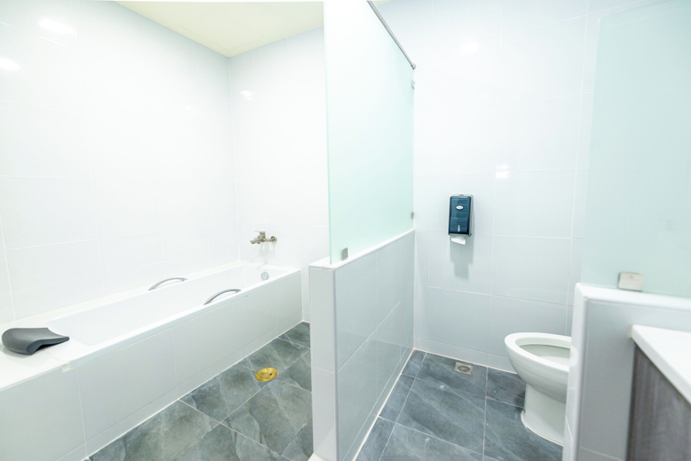 Bathroom 4, GL Sport Club Serviced Residence & Hotel, Bang Kho Laem