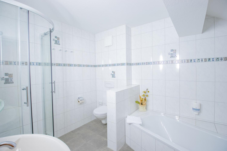 Bathroom 4, Ferien Hotel Spree-Neisse, Spree-Neiße