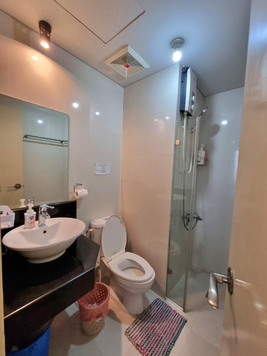 Bathroom, One Palm Tree Condo at Manila Airport T3 by Beth, Pasay City